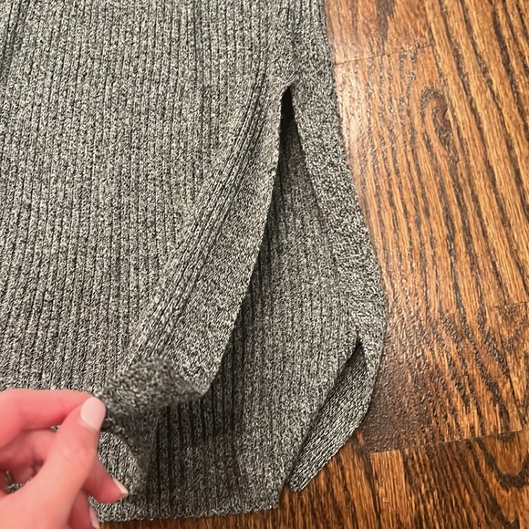 Women’s long sweater with slit on sides - Picture 2 of 2